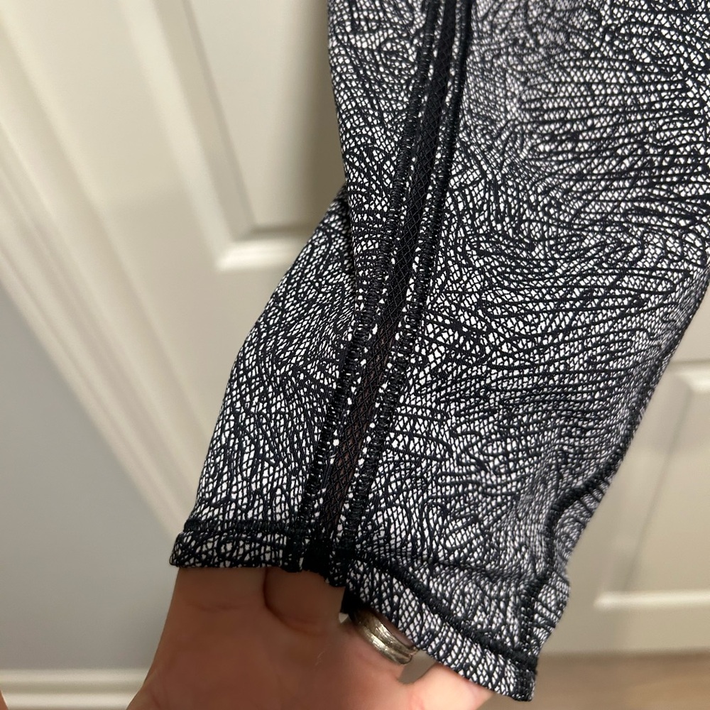 Lululemon Leggings sz 6 - Picture 3 of 6